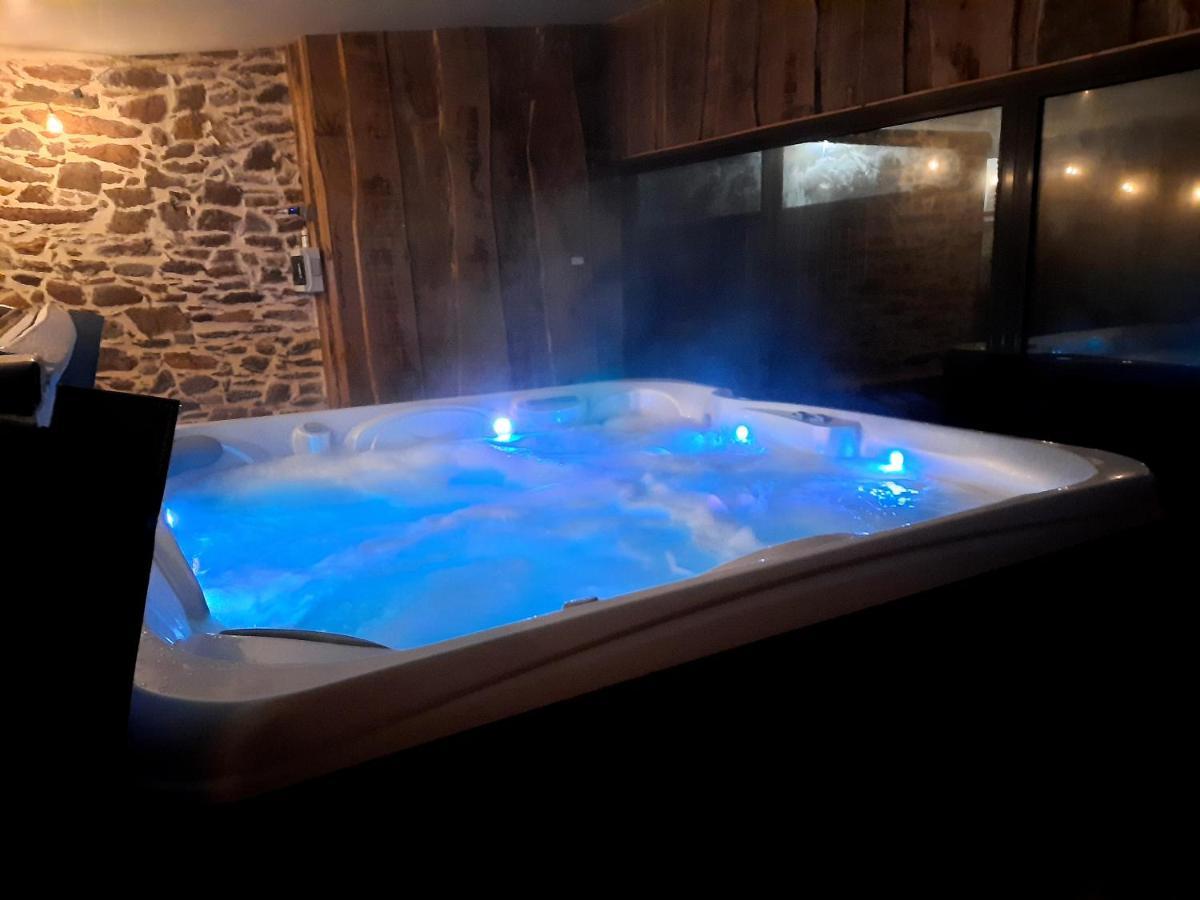 A La Memoire De Merlin & Spa Saint-Malon-sur-Mel Esterno foto