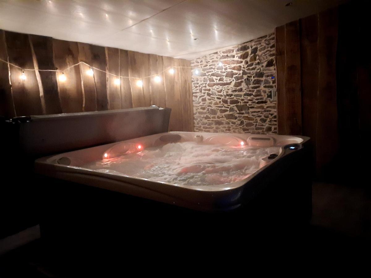 A La Memoire De Merlin & Spa Saint-Malon-sur-Mel Esterno foto