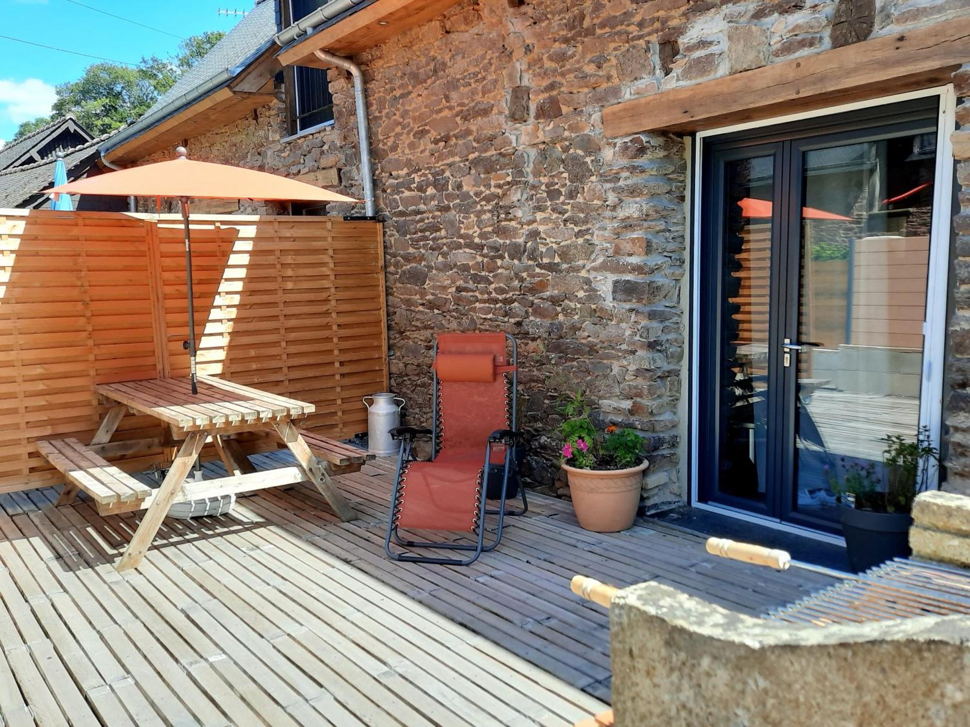 A La Memoire De Merlin & Spa Saint-Malon-sur-Mel Esterno foto