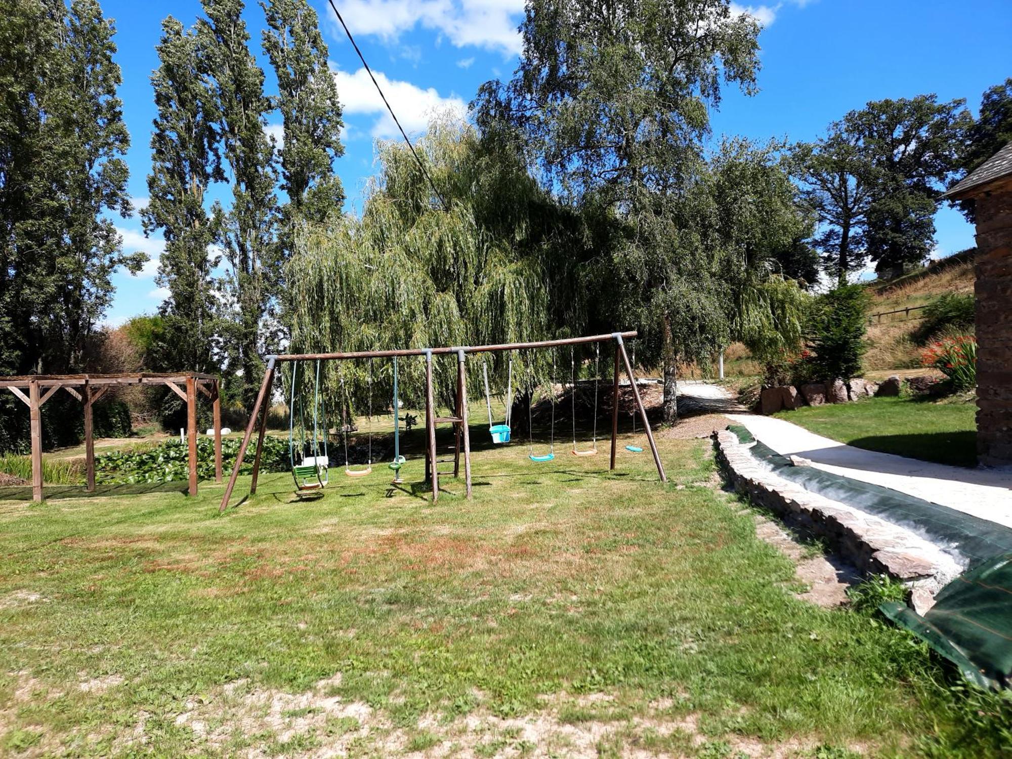 A La Memoire De Merlin & Spa Saint-Malon-sur-Mel Esterno foto